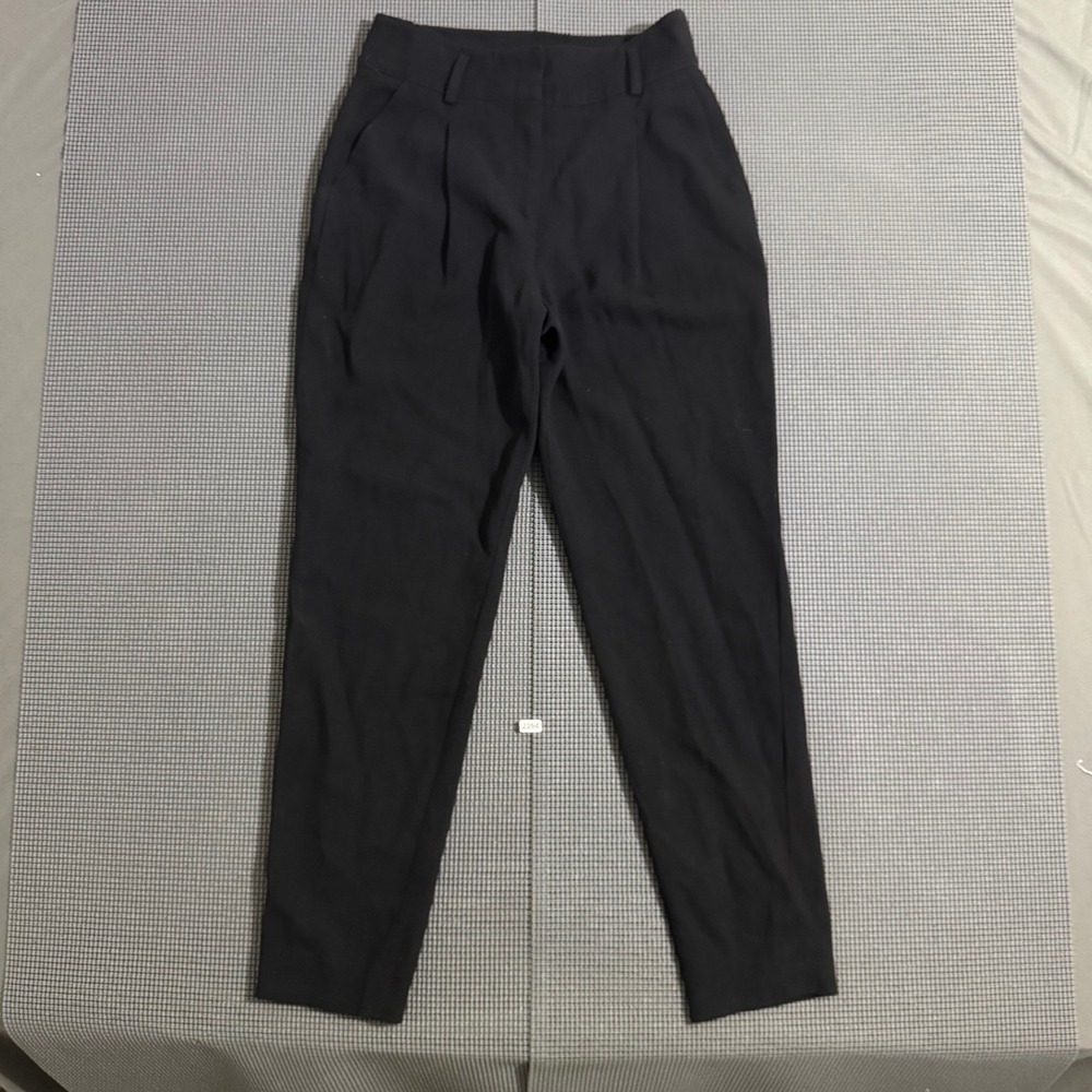 Akris Punto Black Wool Pleated Tapered Trousers Size 6 High Rise Pants
